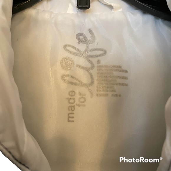 Women’s Made For Life Outdoors Puffy Vest - Picture 3 of 3